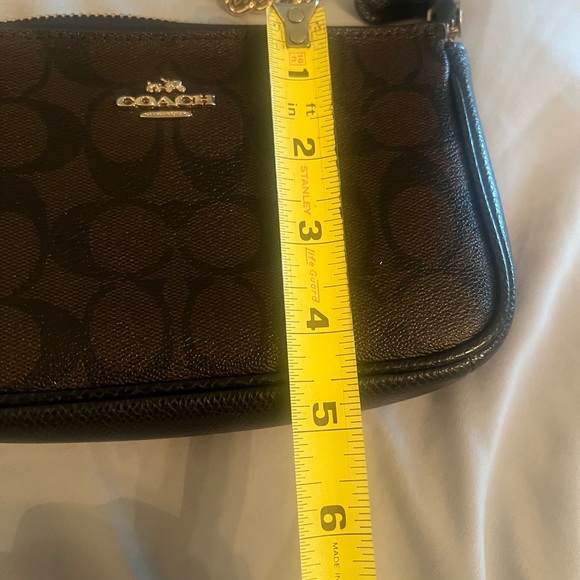 👛Coach Signature Canvas purse with chain handle:EUC. Rarely used. - Picture 10 of 15